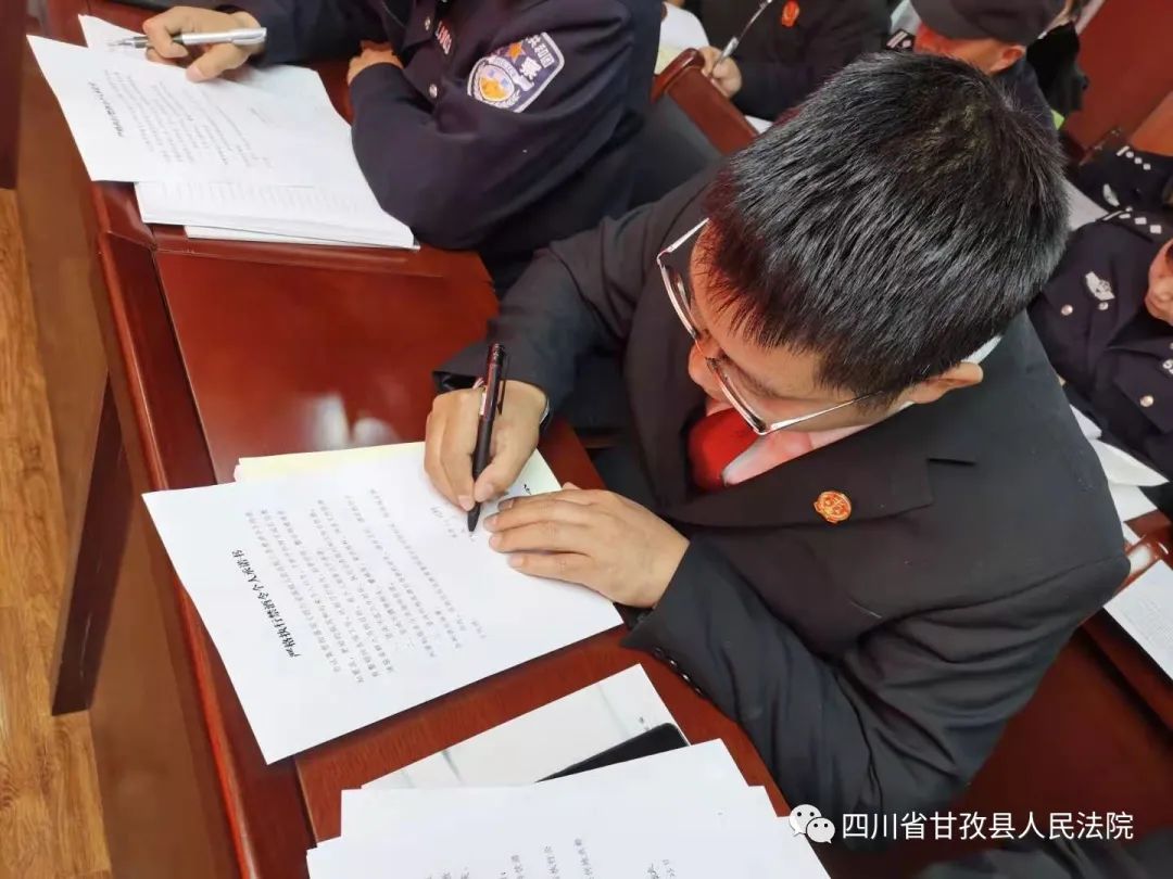 博彩-篮球裁判长在教练会上做出比赛纪律要求